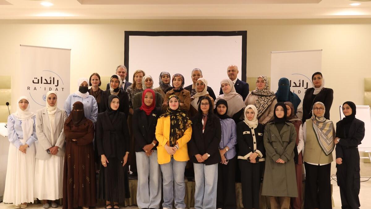 صورة جماعية للمشاركات بالنسخة الثالثة من برنامج رائدات