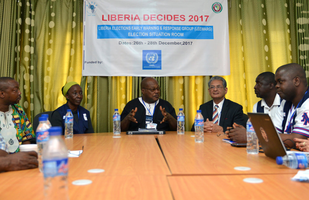 26 December 2017, Presidential Runoff Election Special Representative of the Secretary-General(SRSG) Farid Zarif meeting the ECOWAS situations room staffers. ©UNMIL Photo: Shpend Berbatovci